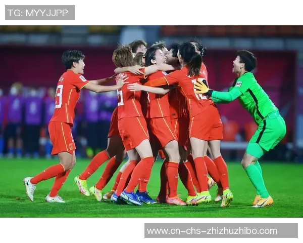 中国女足在紧张备战之余欣赏中甲精彩对决展现足球热情与团结精神 中国女足在紧张备战之余欣赏中甲精彩对决展现足球热情与团结精神
